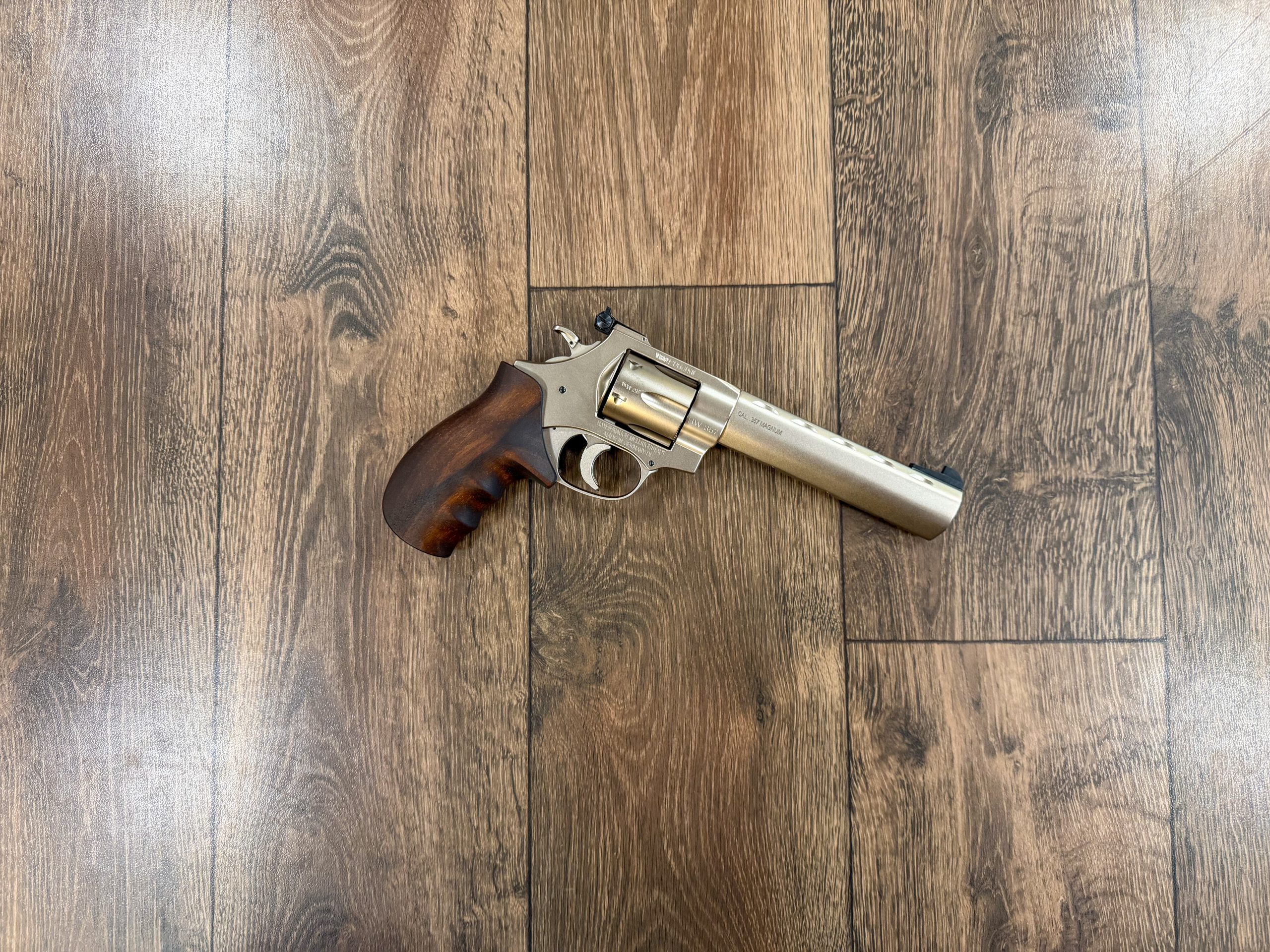 *VENDU* - WEIHRAUCH HW357 TARGET TROPHY COMBAT - Calibre .357 MAGNUM
